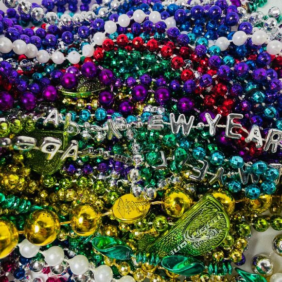 Mardi Gras Beads Party Random Lot 35 Mixed Colors & Styles Bud Light Medical NY - Picture 7 of 10